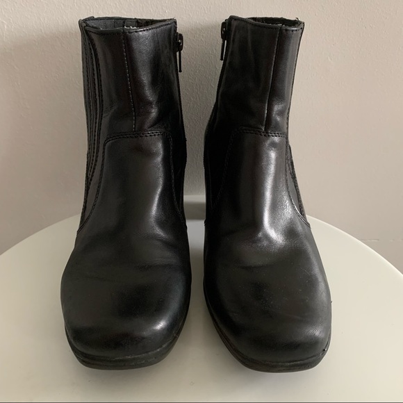 Clarks - Black Leather Ankle Boots with Heel - Size 8M - Picture 4 of 12